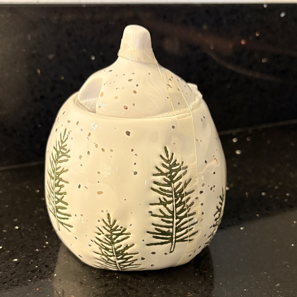 NWT Sugar Bowl Lid Potter’s Studio Ceramic Pine Christmas Tree Gold Snow Winter